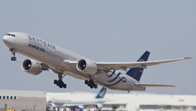 BOEING 777-300ER (HL7783) - Korean Airs "Sky Team" 777 departing for Seoul