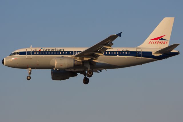 Airbus A319 (N745VJ)