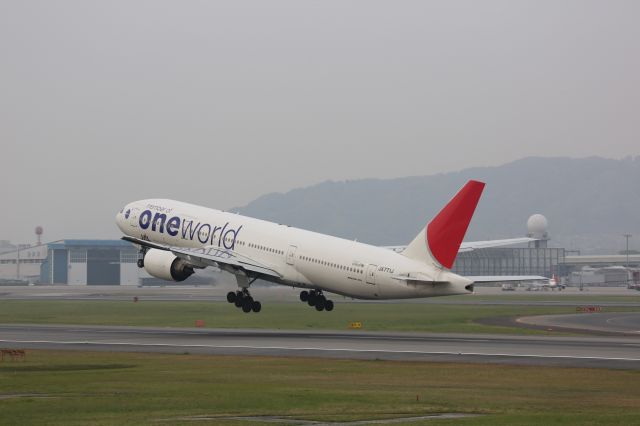 Boeing 777-200 (JA771J)