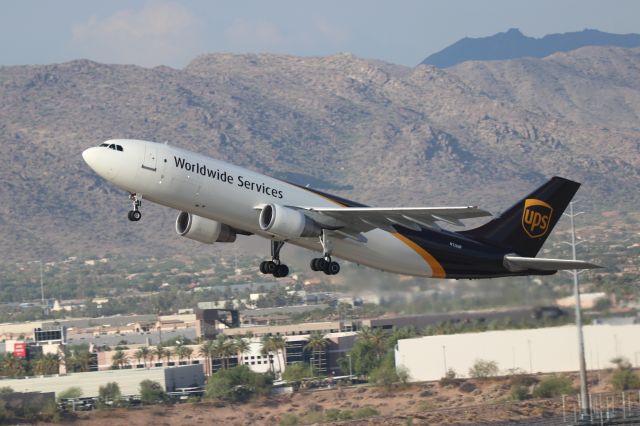 Airbus A300F4-600 (N126UP)
