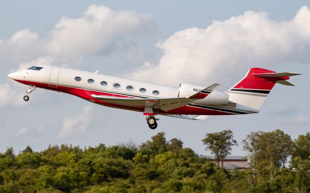 GULFSTREAM AEROSPACE G-7 Gulfstream G600 (N626GD) - A new Gulfstream G600 departs Butler County for Charlotte, North Carolina. 