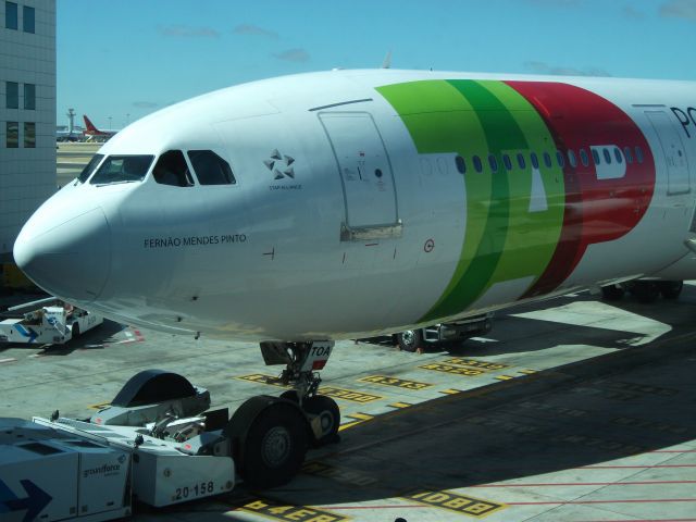 Airbus A340-300 (CS-TOA)