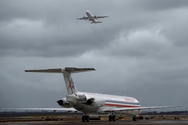 McDonnell Douglas MD-80 (N7528A)