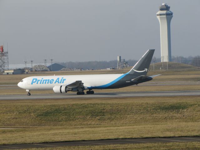 N359AZ — - Air Transport International in a Prime Air livery landing on runway 18L at CVG airport.