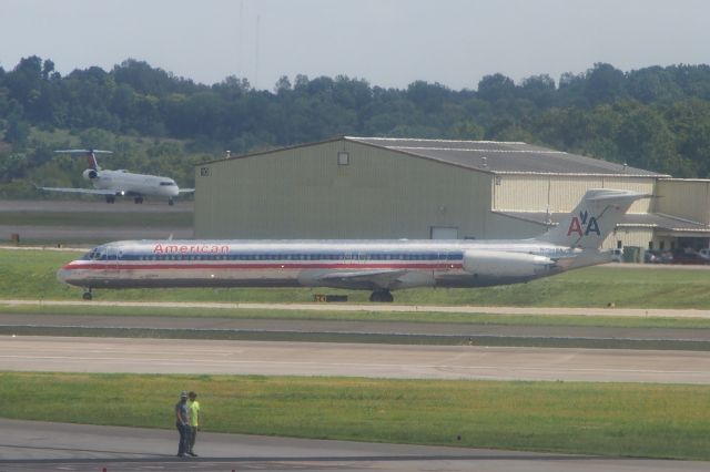 McDonnell Douglas MD-80 (N7548A)