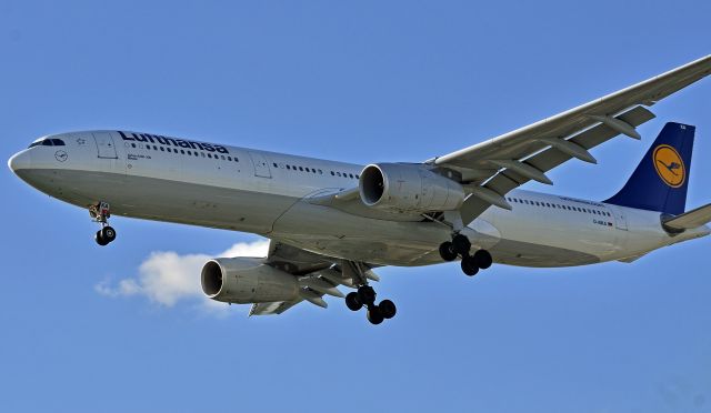 Airbus A330-300 (D-AIKA)