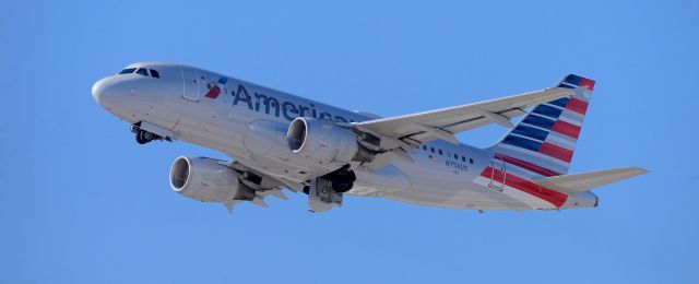 Airbus A319 (N756US) - phoenix sky harbor international airport AA1556 07MAR20