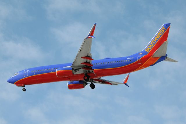 Boeing 737-800 (N8630B) - Landing 23-R. My first capture of a -800 with split scimitar winglets.