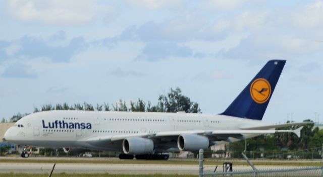 Airbus A380-800 (D-AIMB)