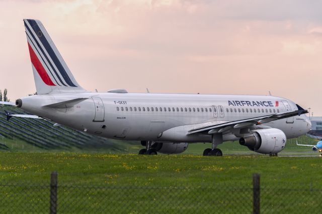 Airbus A320 (F-GKXY) - 12th May, 2024: Flight AF 1065 bound for Paris Charles de Gaulle lining up for departure from Birmingham. 