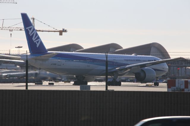 BOEING 777-300ER (JA782A)