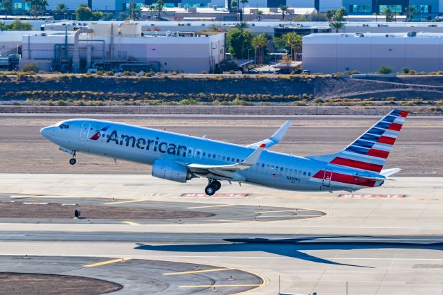 Boeing 737-800 (N337PJ) - American Airlines 737-800 taking off from PHX on 11/28/22. Taken with a Canon 850D and Tamron 70-200 G2 lens.