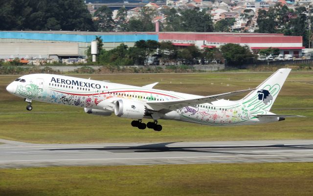 Boeing 787-9 Dreamliner (XA-ADL)
