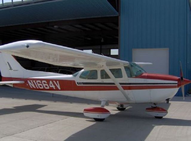 Cessna Skyhawk (N1664V)