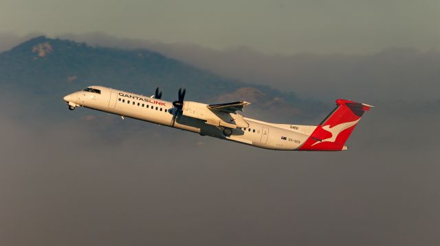 de Havilland Dash 8-400 (VH-QOV)