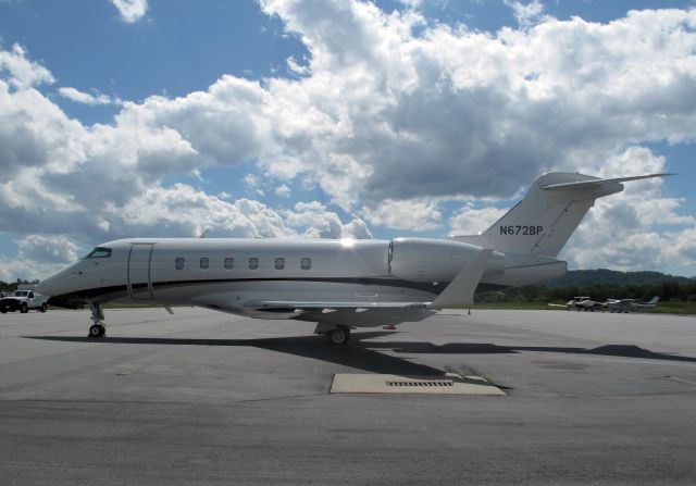 Bombardier Challenger 300 (N672BP)