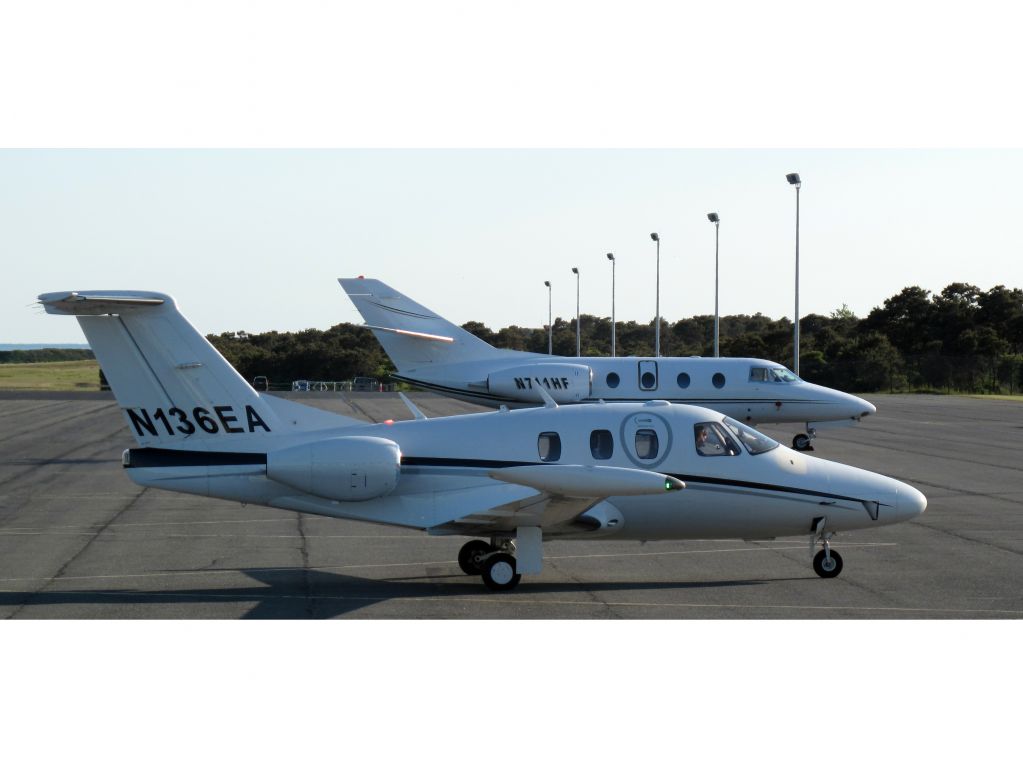 Eclipse 500 (N136EA)