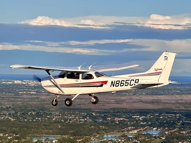 Cessna Skyhawk (piston-single) (C172) Aircraft (page 97) - FlightAware