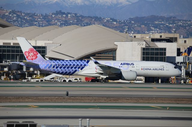 BOEING 777-300ER (B-18918)