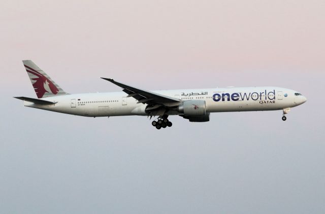 BOEING 777-300 (A7-BAA)