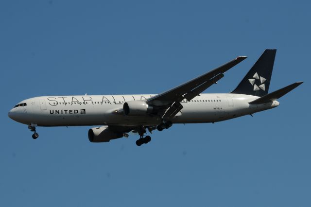 BOEING 767-300 (N653UA) - Second Star Alliance scheme catch of the day for me!