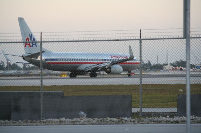 Boeing 737-800 (N934AN)