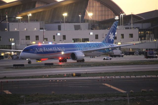 Boeing 787-9 Dreamliner (F-OVAA)