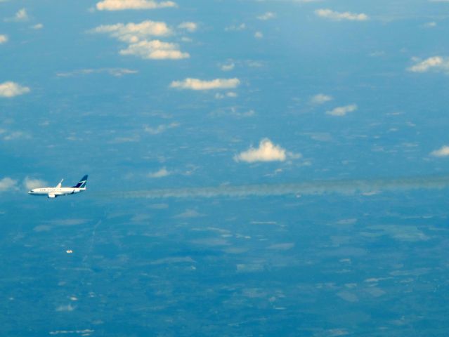 Cessna Citation V (N365EA) - B737 traffic below. We were at FL400.