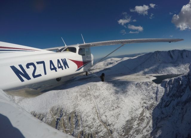 Cessna Skyhawk (N2744W)