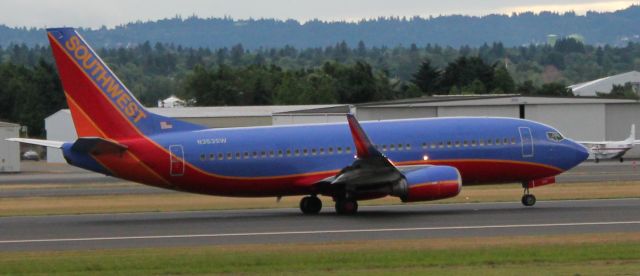 BOEING 737-300 (N353SW) - N353SW On takeoff, Runwau 28R KPDX June 29 2012