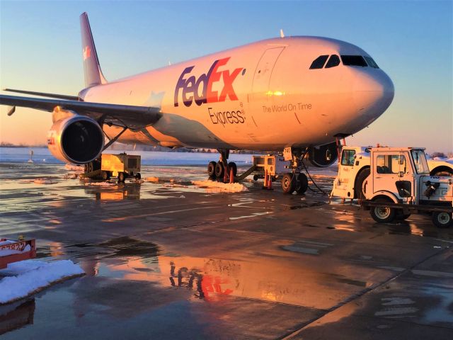 Airbus A300F4-600 (N671FE) - A late afternoon deicing has the Monday Fedex Airbus Evening Flight to Madison & then on Memphis ready to go.