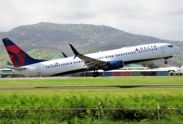 Boeing 737-900 (N824DN)