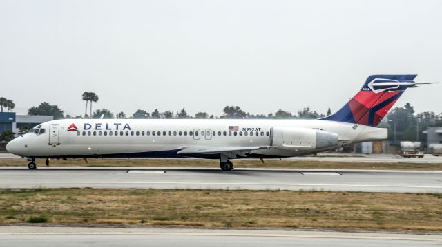 Boeing 717-200 (N992AT) - A Delta 712 subbing for a Delta Connection CRJ rolling down for Phoenix 