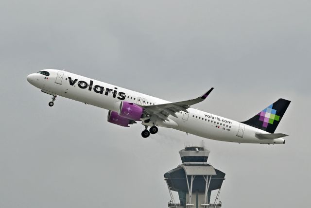 Airbus A321neo (XA-VUI) - LAX ramp tour