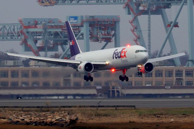 BOEING 767-300 (N186FE) - 'FDX 3716' arriving from Indianapolis