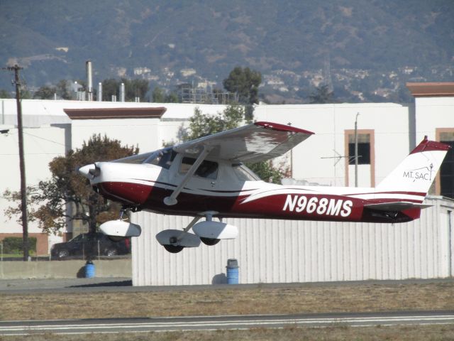 Cessna 152 (N968MS) - Taking off RWY 26L