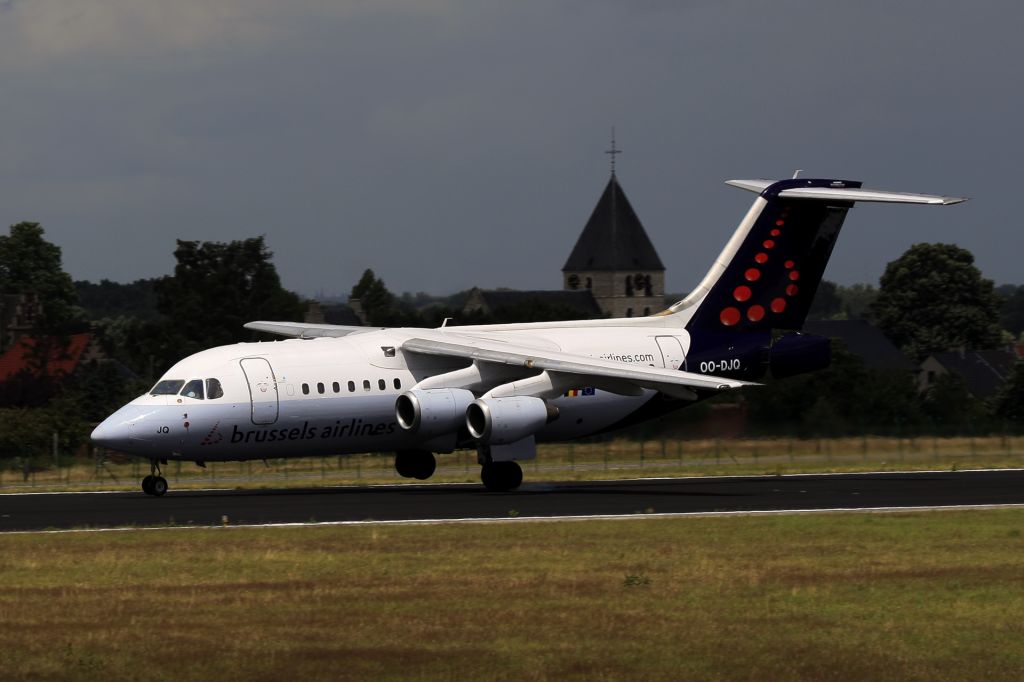 Avro RJ-100 Avroliner (OO-DJQ)