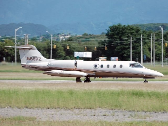 Learjet 35 (N65RZ)