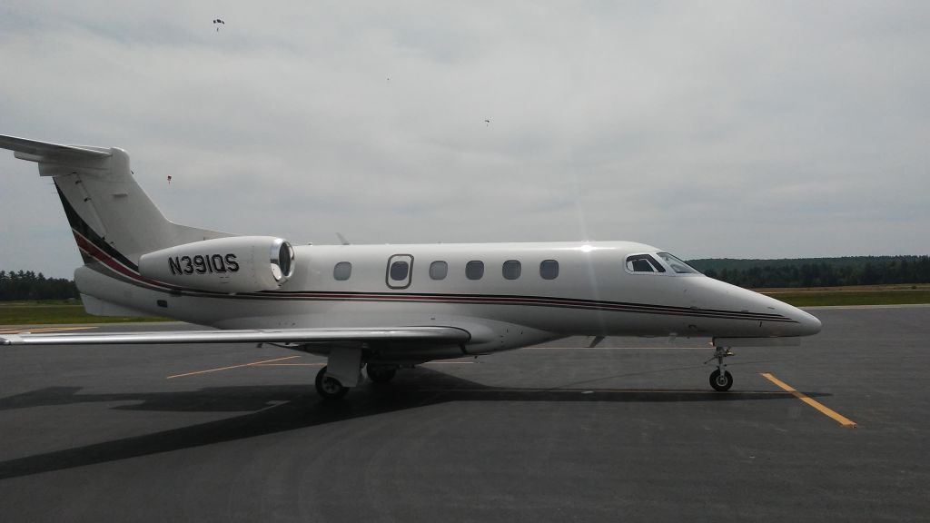 Embraer Phenom 300 (N391QS) - Embraer Phenom 300 @ Orange Municipal