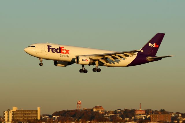 Airbus A300F4-600 (N669FE) - FDX 1473 arriving from Memphis at sunrise