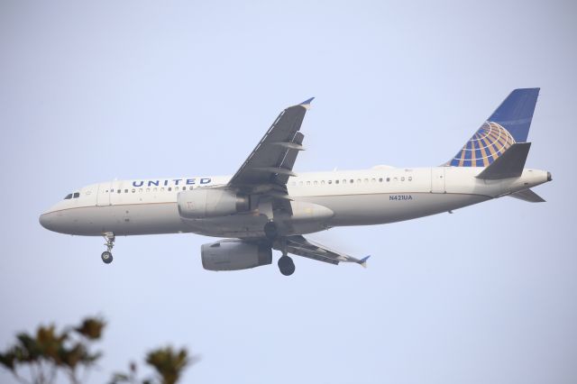 Airbus A320 (N421UA)
