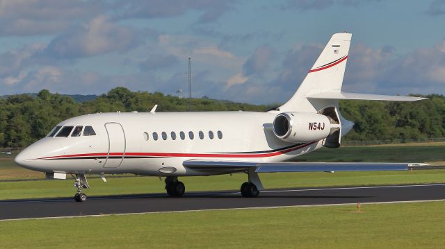 Dassault Falcon 2000 (N54J) - August 10, 2018, Lebanon, TN -- This Falcon 2000 just arrived on runway 01. UPDATE: Now registered as N278GH.