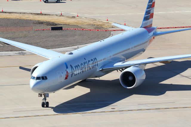 BOEING 777-300ER (N736AT)