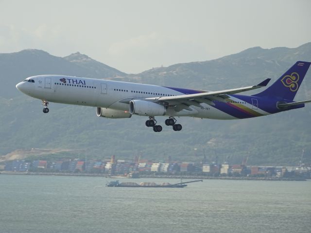 Airbus A330-300 (HS-TET)