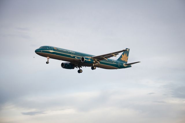 Airbus A321 (VN-A392) - Landing