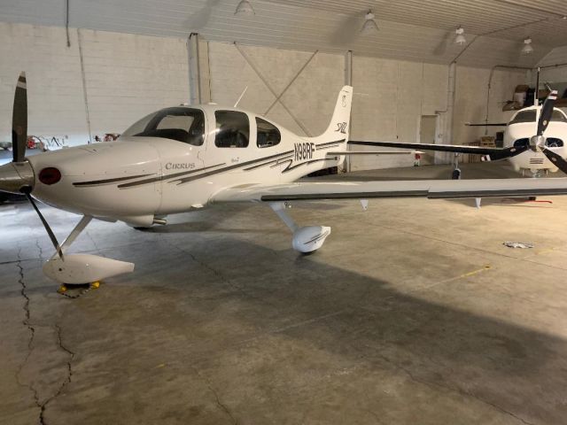 Cirrus SR-22 (N98RF)