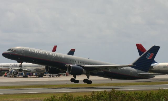 BOEING 767-300 (N578UA)