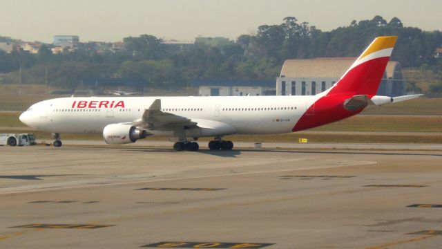 Airbus A330-300 (EC-LUX)