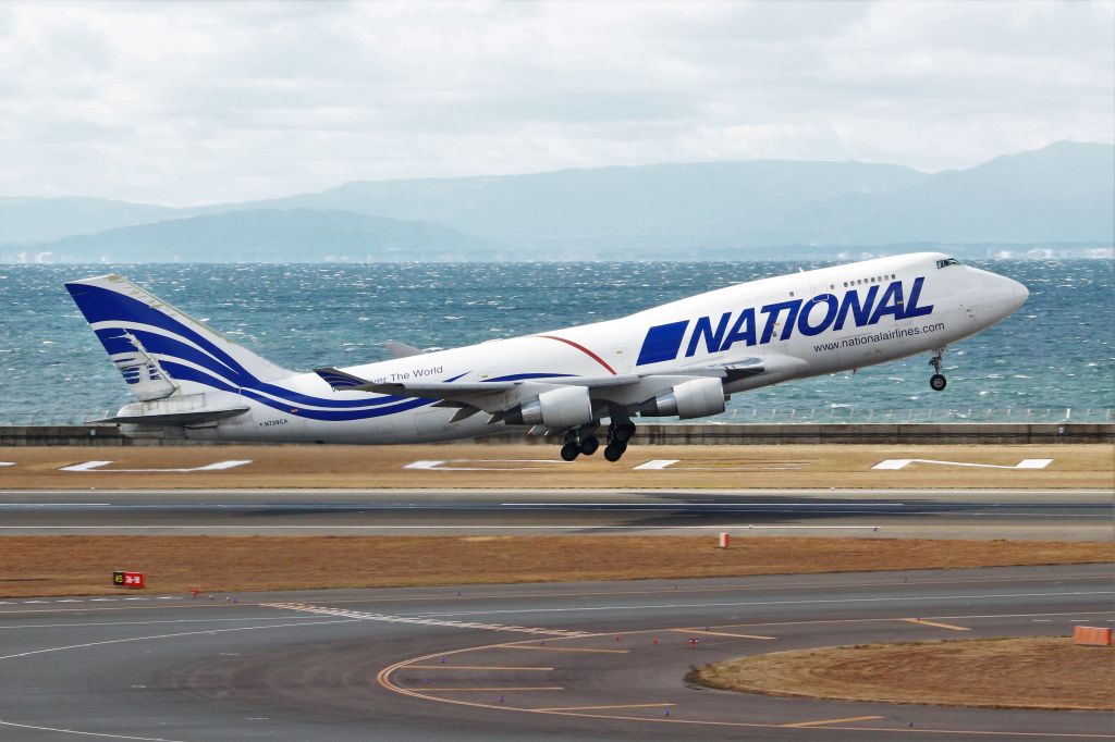 Boeing 747-400 (N729CA)