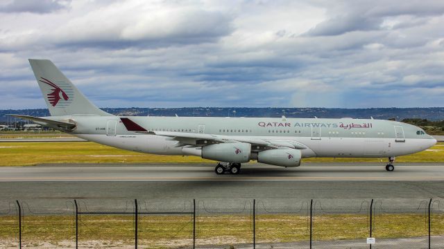 Airbus A340-200 (A7-HHK)